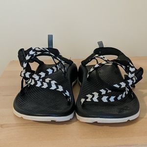 Black and white chaco sandals kids size women 7